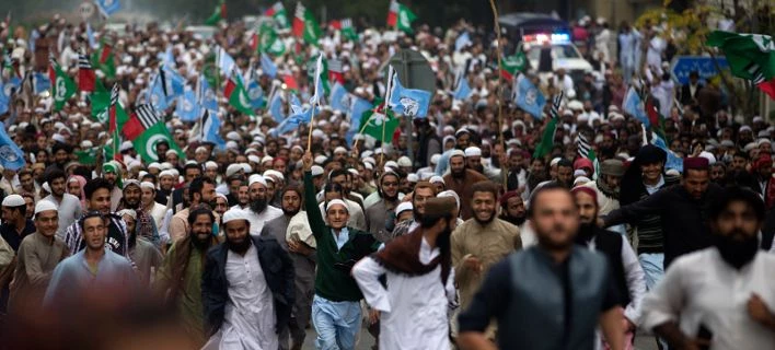 Φοβάται για τη ζωή του ο δικηγόρος της Ασια Μπίμπι – Βίαιες αντιδράσεις ισλαμιστών για την αθώωση